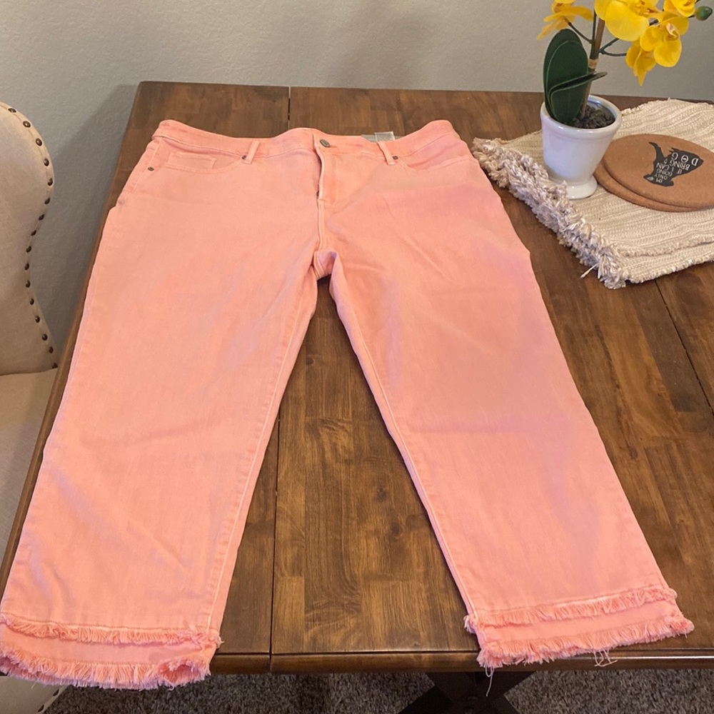 Chicos slimming crop pants